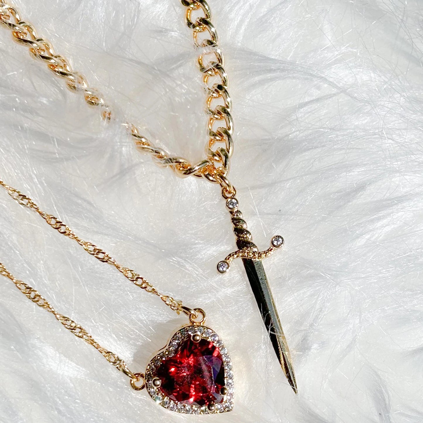 Collares de amor daga y corazón