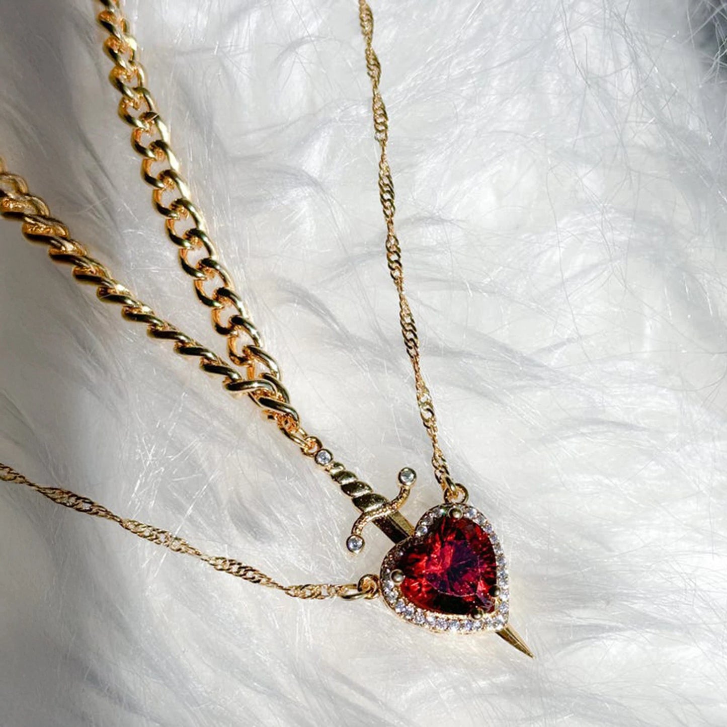 Collares de amor daga y corazón